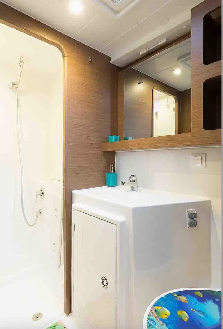 Lagoon 42 in Paros port - Photo 3