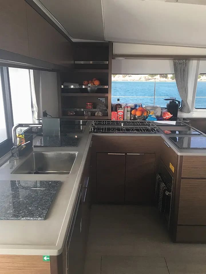 Lagoon 46 in Athens / Alimos Marina - Photo 3