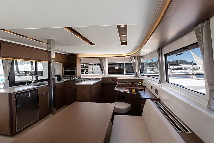 Lagoon 46 in Sicily / Furnari / Marina Portorosa - Photo 4