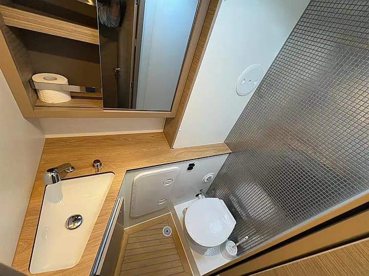 Lagoon 42 in Sukošan / D-Marin Dalmacija Marina - Photo 5