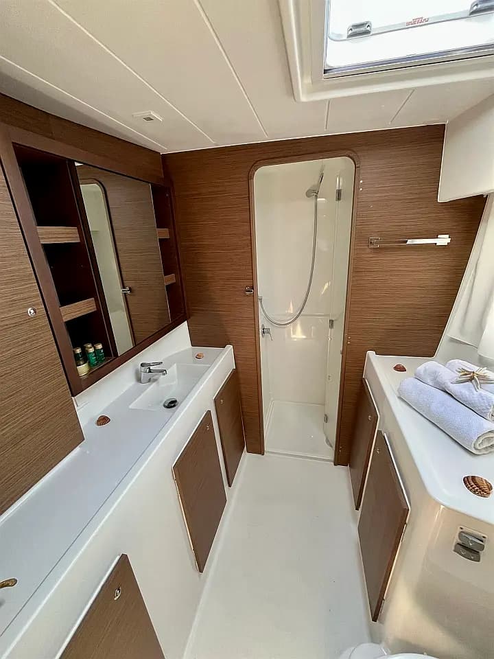 Lagoon 42 in Dubrovnik / ACI Marina Dubrovnik - Photo 3