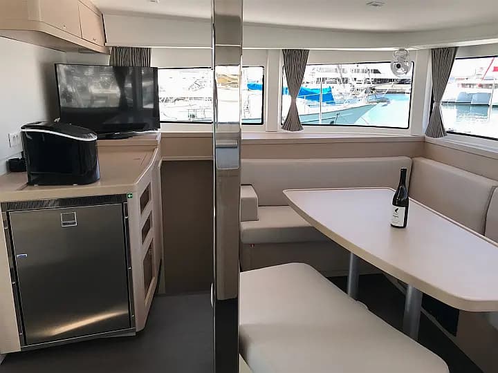 Lagoon 42 in Kaštel Gomilica / Marina Kaštela - Photo 3