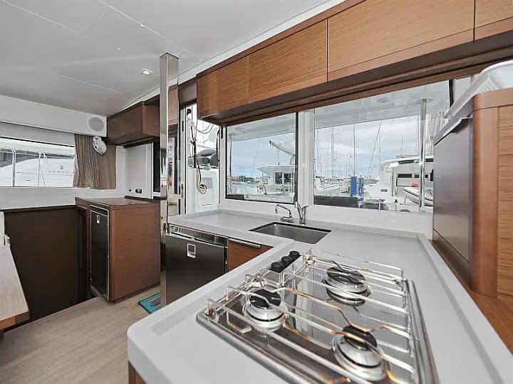 Lagoon 40 in Sukošan / D-Marin Dalmacija Marina - Photo 4