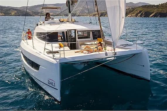 Bali 4.2 in Tortola / Road Town / Fort Burt Marina - image 1