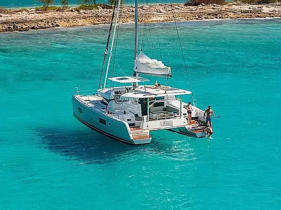 Lagoon 42 in Sicily / Furnari / Marina Portorosa - image 1