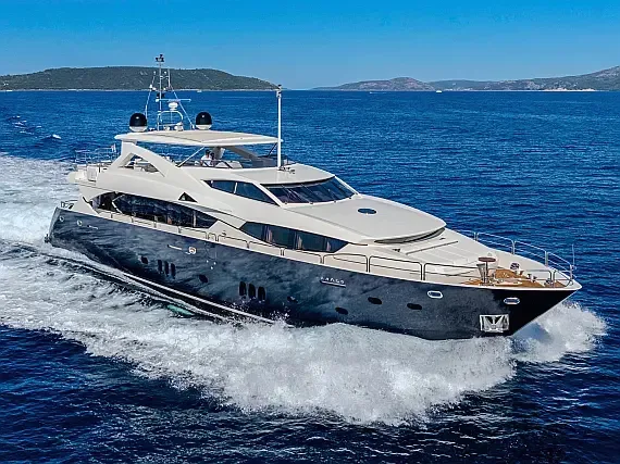 Sunseeker Yacht 34M in Trogir / ACI Marina Trogir - image 1