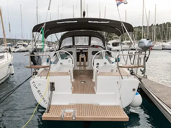 Elan 40.1 in Primošten / Marina Kremik - image 1