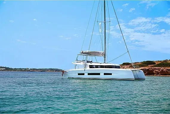 Dufour Catamaran 48 in Salerno / Marina d'Arechi - image 1