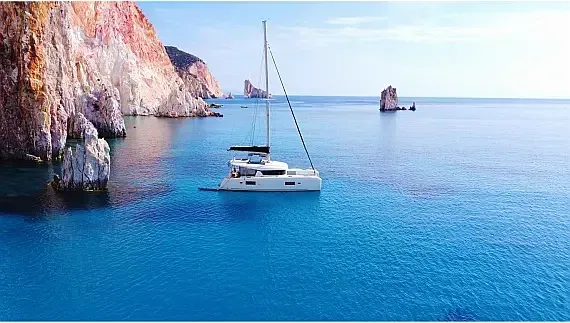 Lagoon 42 in Mykonos / Tourlos Marina - image 1