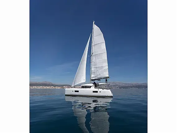 Lagoon 42 in Rogoznica / Marina Frapa - image 1