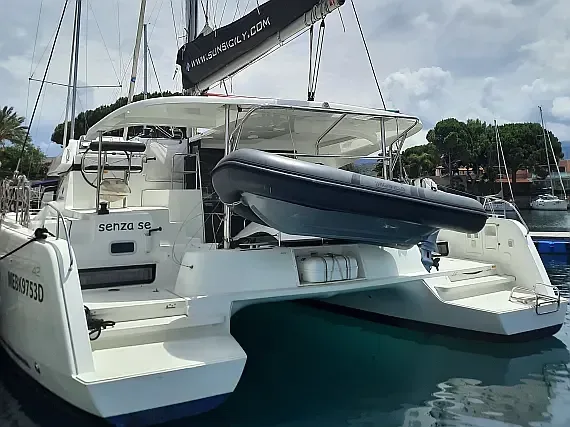 Lagoon 42 in Sicily / Furnari / Marina Portorosa - image 1