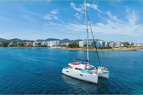 Lagoon 400 in Ibiza / Club Nautico Ibiza - image 1