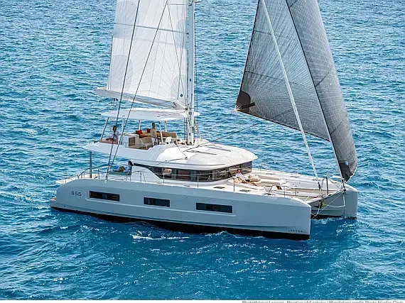 Lagoon 55 in Sicily / Capo d'Orlando Marina - image 1
