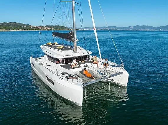 Lagoon 43 in Sicily / Capo d'Orlando Marina - image 1