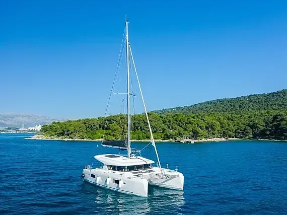 Lagoon 42 in Kaštel Gomilica / Marina Kaštela - image 1