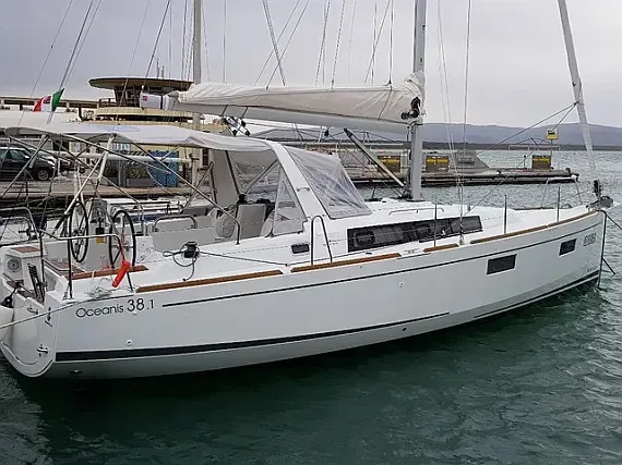 Oceanis 38.1 in La Spezia / Porto Mirabello - image 1