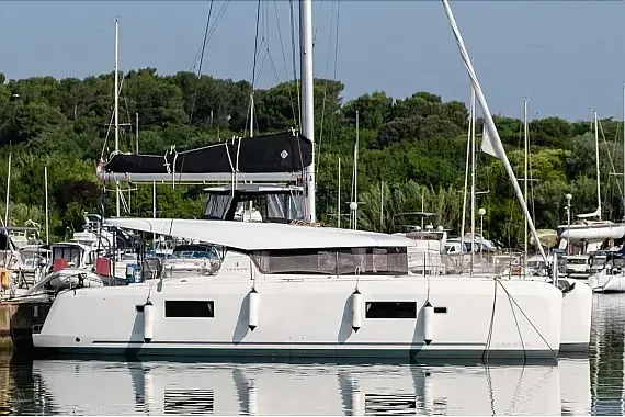 Lagoon 42 in Skiathos - image 1