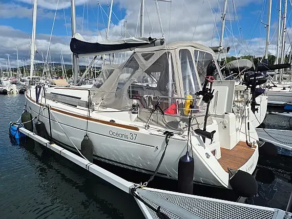 Oceanis 37 in Hjellestad Marina - image 1
