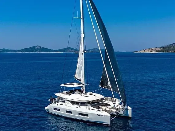 Lagoon 55 in Šibenik / D-Marin Marina Mandalina - image 1