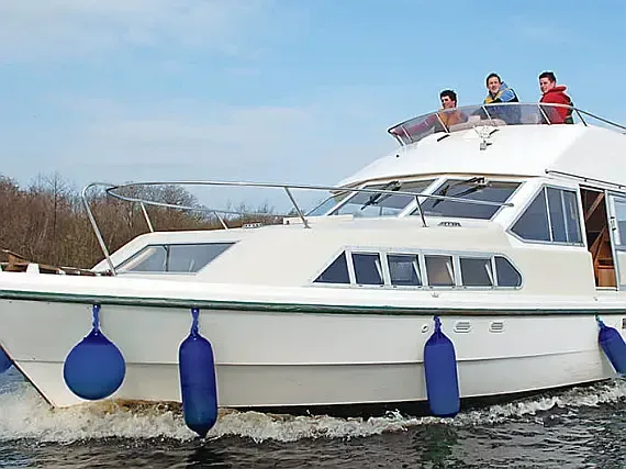 Shannon Star in Portumna / Connaught Harbour - image 1