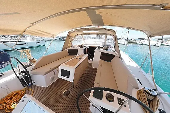 Dufour 430 in Lefkada / Nydri Port - image 1