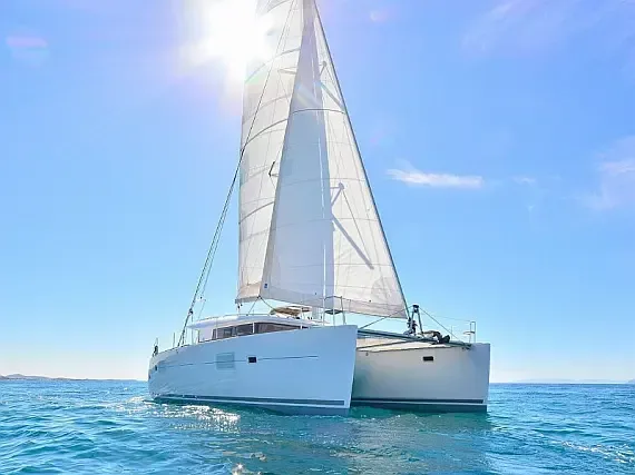 Lagoon 420 in Nikiti - Chalkidiki / Nikiti - image 1