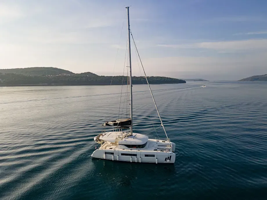 Lagoon 50 in Seget Donji / Marina Baotić - image 1