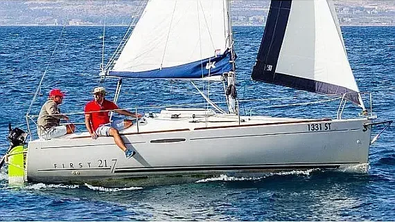 First 21.7 in Split / MCI Marine Club International - image 1