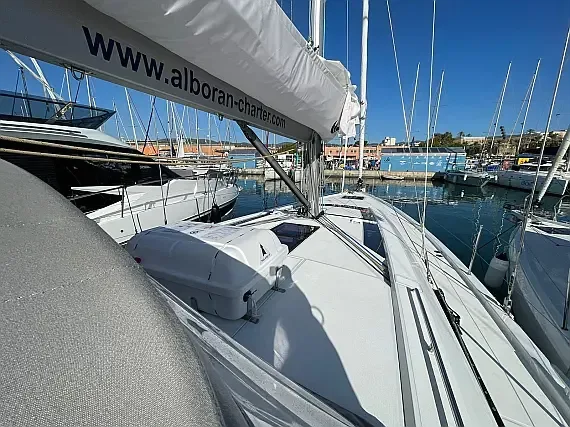 Oceanis 51.1 in Mallorca / Palma de Mallorca / La Lonja Marina Charter - image 1
