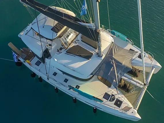 Lagoon 51 in Piraeus / Marina Zeas - image 1