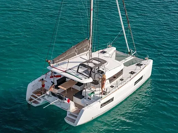 Lagoon 40 in Šolta / Rogač - image 1