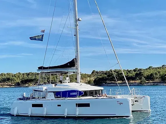 Lagoon 52F in Šibenik / D-Marin Marina Mandalina - image 1