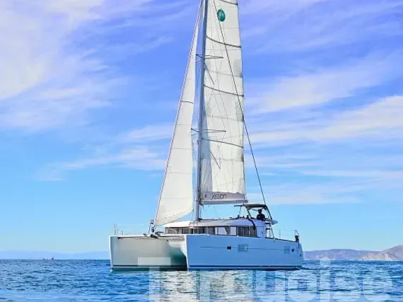 Lagoon 400 S2 in Lavrion Main Port - image 1