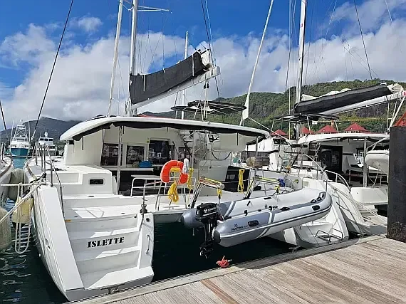 Lagoon 450 Sport in Eden Island / Mahe, Victoria / Eden Island Marina - image 1