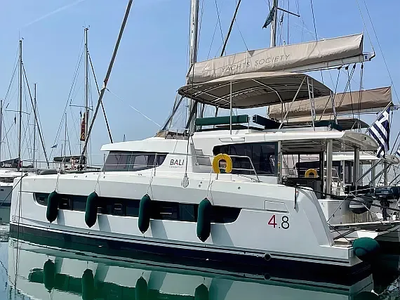 Bali 4.8 in Athens / Alimos Marina - image 1