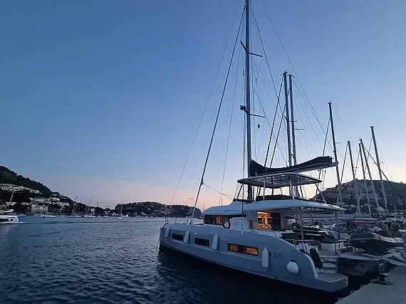 Lagoon 55 in Mallorca / Palma de Mallorca / Marina Naviera Balear - image 1
