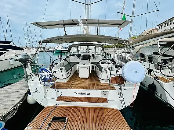 Oceanis 40.1 in San Vincenzo / Marina di San Vincenzo - image 1