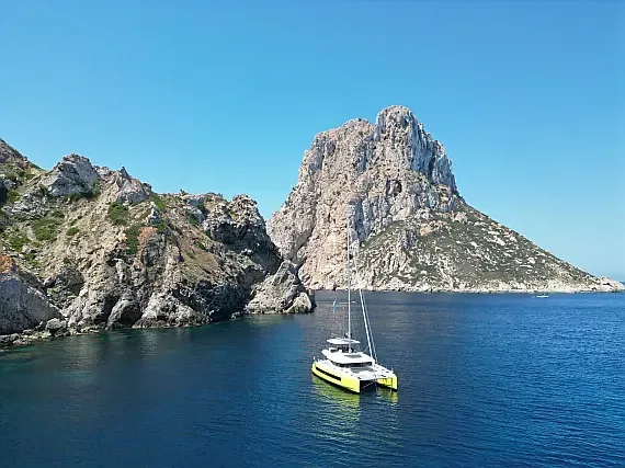 Lagoon 55 in Ibiza / Santa Eulària des Riu / Marina Santa Eulalia - image 1