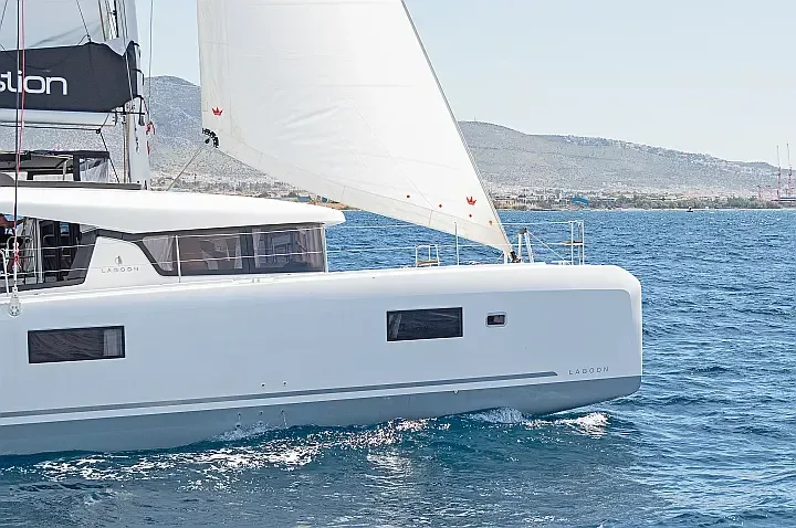 Lagoon 42 in Paros port - image 1