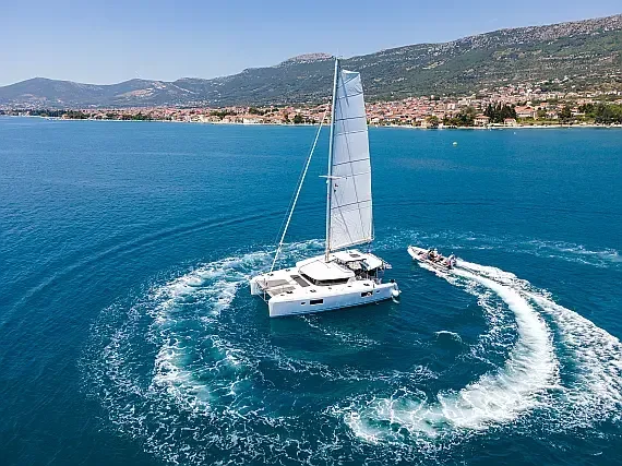 Lagoon 42 in Kaštel Gomilica / Marina Kaštela - image 1