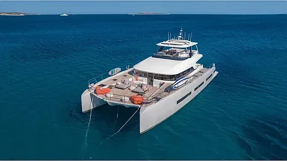 Lagoon Seventy 8 in Sardinia / Portisco / Cala dei Sardi - image 1