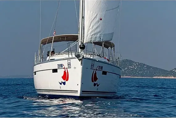 Bavaria Cruiser 41 in Murter / Marina Hramina - image 1