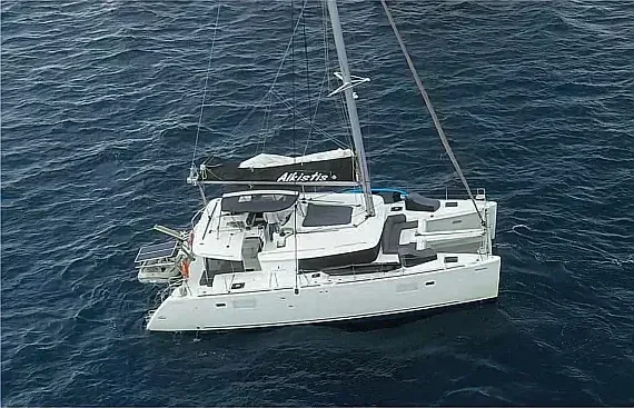 Lagoon 450 Fly in Athens / Alimos Marina - image 1