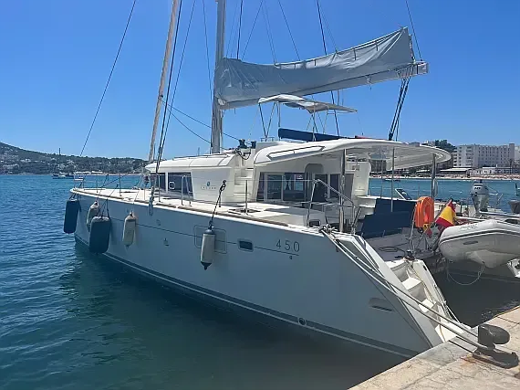 Lagoon 450 Fly in Ibiza / Sant Antoni de Portmany Port - image 1