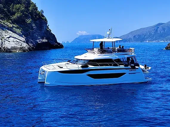 Prestige M48 in Salerno / Marina d'Arechi - image 1