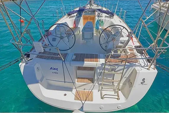 Oceanis 43 in Pachi, Megara / Port of Pachi - image 1