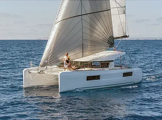 Lagoon 40 in Piraeus / Marina Zeas - image 1