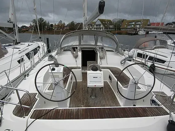 Bavaria Cruiser 46 in Stockholm - Saltsjöbaden / Saltsjö Pir Marina - image 1