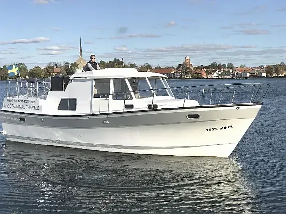 Naviga Nordica T 40 in Motala Harbour - image 1