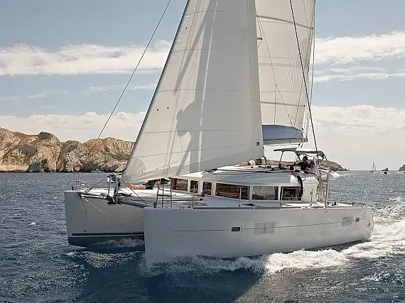 Lagoon 400 S2 in Sicily / Furnari / Marina Portorosa - image 1